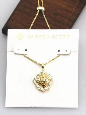 Kendra Scott necklace